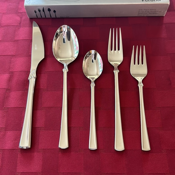 MIKASA Verona Glossy Stainless Flatware Japan Collection - Picture 2 of 2